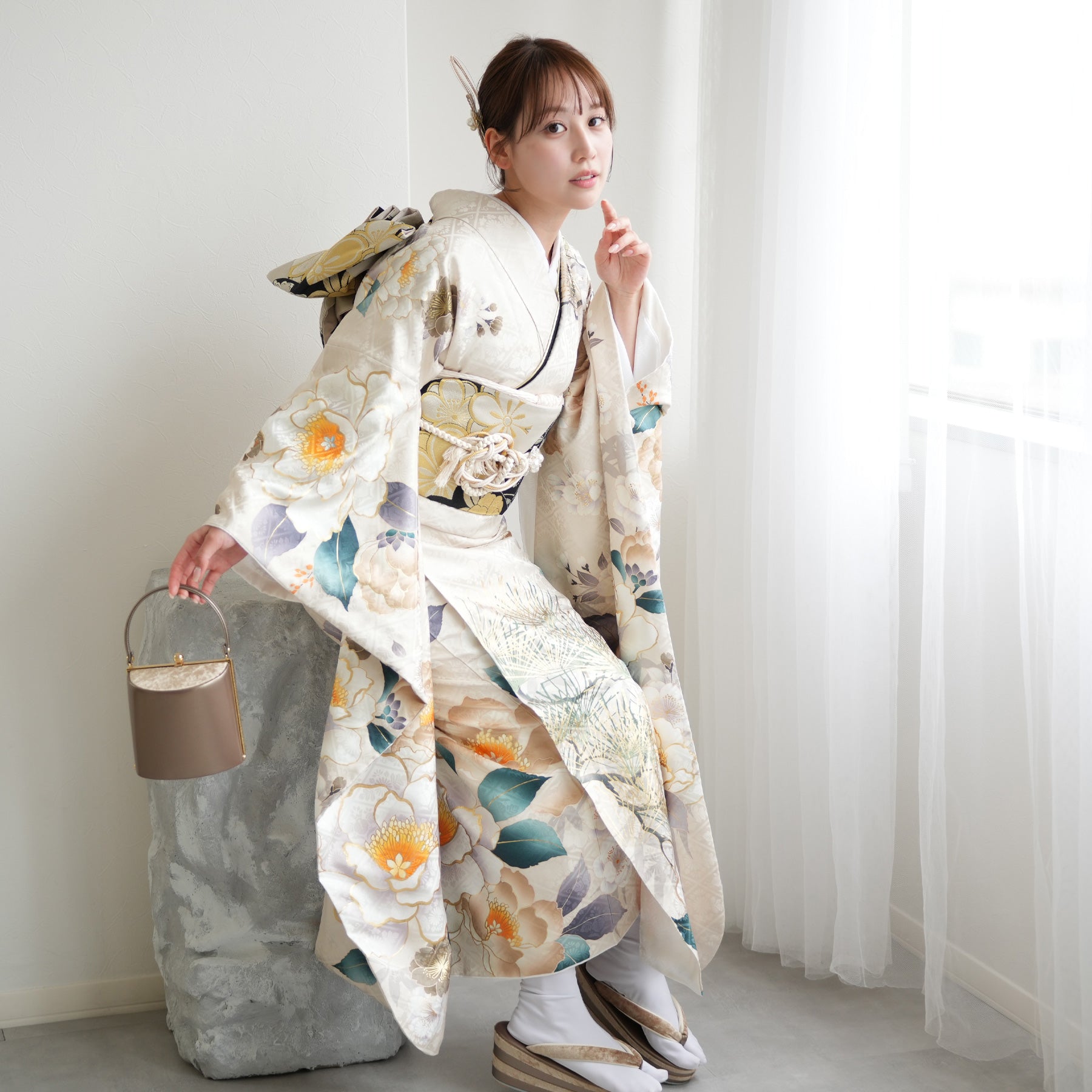 レンタル】振袖 正絹着物+袋帯 21点セット 絵羽 象牙色に豪華な牡丹