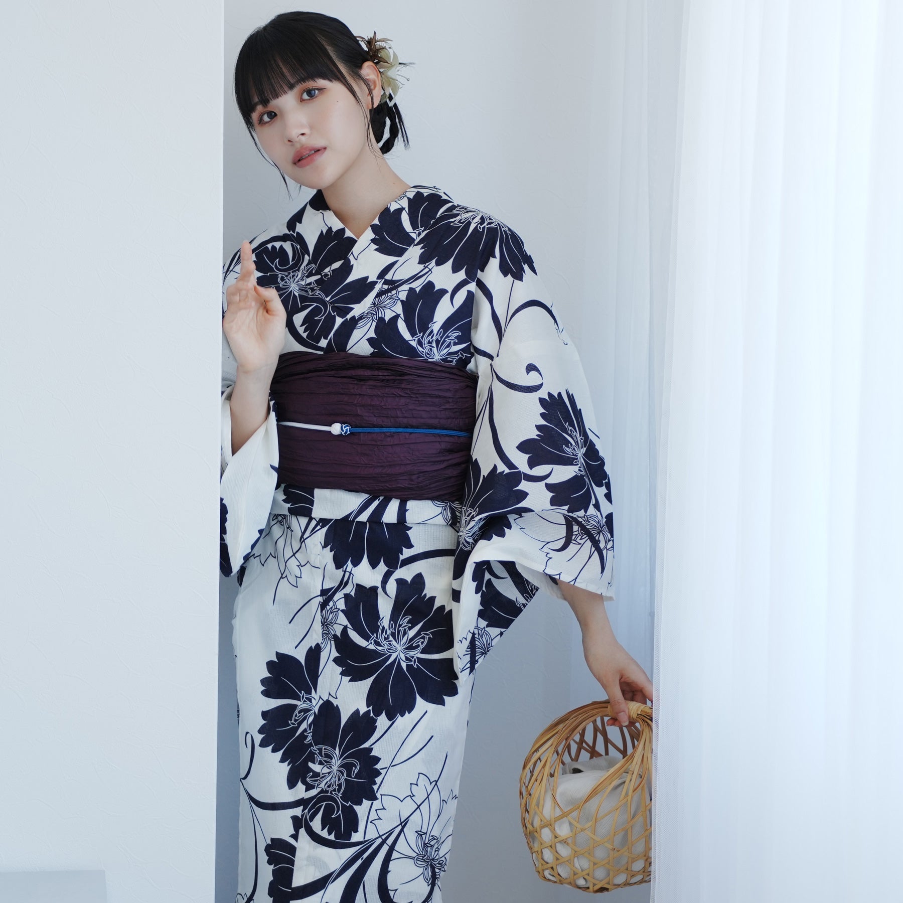 2点おまとめ専用 高級浴衣反物 白地に紺色花柄【K-735】 高級変わり織 浴衣2点セット ( ゆかた・帯 )白地に紺のなでしこ