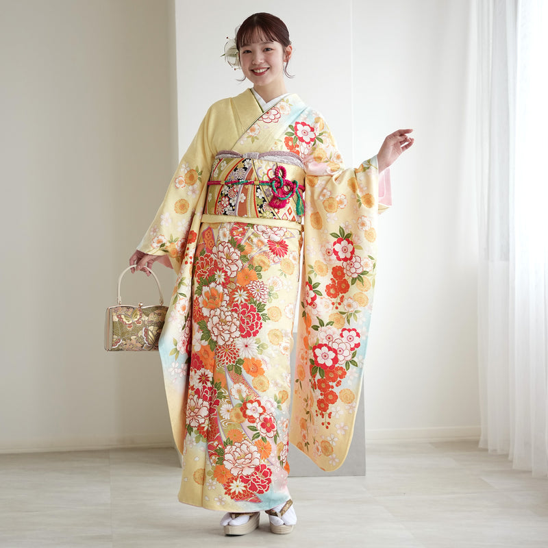 【レンタル】振袖 着物セット 正絹着物+正絹袋帯 成人式  晴れ着 記念撮影 往復送料無料 絵羽 淡黄色にオレンジの牡丹（1000603700）