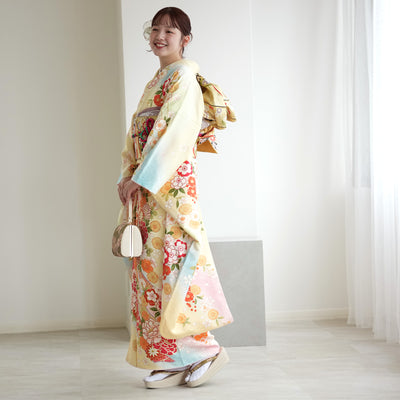 【レンタル】振袖 着物セット 正絹着物+正絹袋帯 成人式  晴れ着 記念撮影 往復送料無料 絵羽 淡黄色にオレンジの牡丹（1000603700）