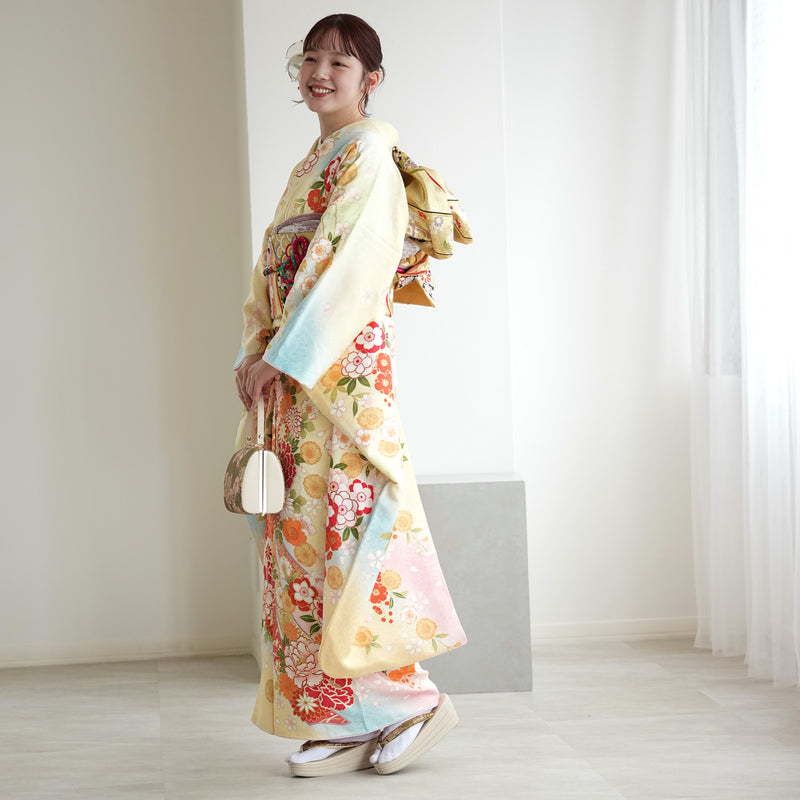 【レンタル】振袖 着物セット 正絹着物+正絹袋帯 成人式  晴れ着 記念撮影 往復送料無料 絵羽 淡黄色にオレンジの牡丹（1000603700）