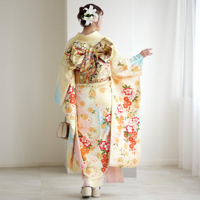 【レンタル】振袖 着物セット 正絹着物+正絹袋帯 成人式  晴れ着 記念撮影 往復送料無料 絵羽 淡黄色にオレンジの牡丹（1000603700）