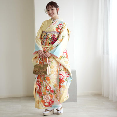 【レンタル】振袖 着物セット 正絹着物+正絹袋帯 成人式  晴れ着 記念撮影 往復送料無料 絵羽 淡黄色にオレンジの牡丹（1000603700）