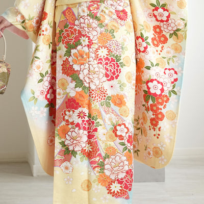 【レンタル】振袖 着物セット 正絹着物+正絹袋帯 成人式  晴れ着 記念撮影 往復送料無料 絵羽 淡黄色にオレンジの牡丹（1000603700）
