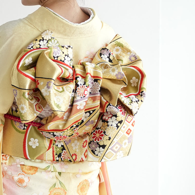 【レンタル】振袖 着物セット 正絹着物+正絹袋帯 成人式  晴れ着 記念撮影 往復送料無料 絵羽 淡黄色にオレンジの牡丹（1000603700）