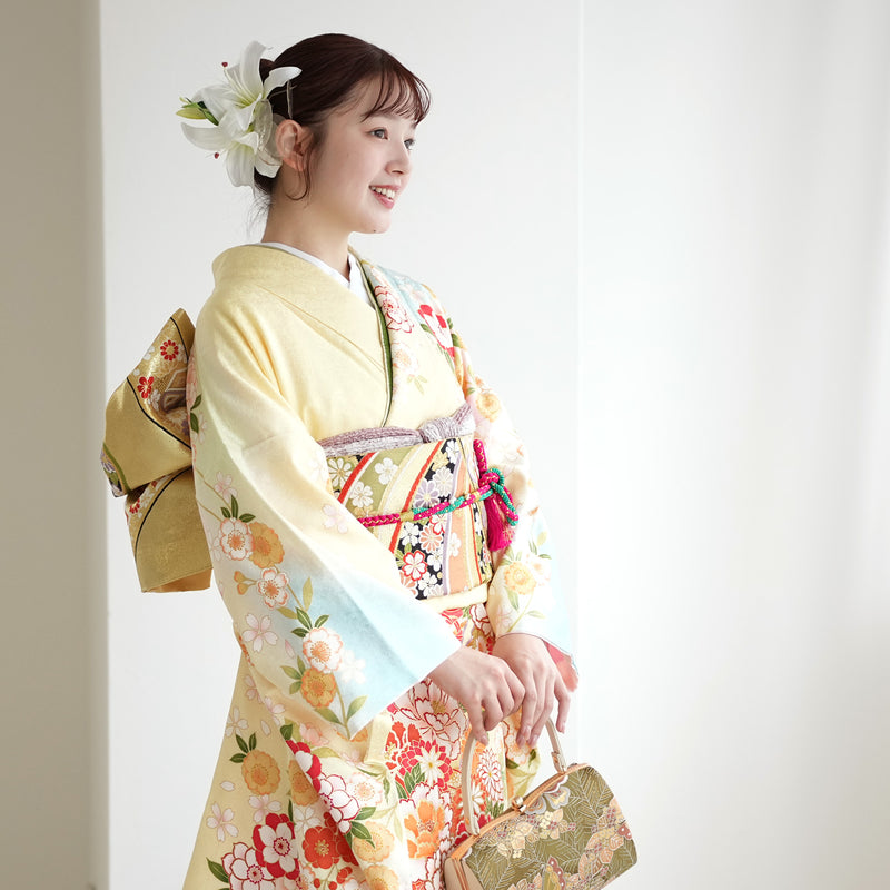 【レンタル】振袖 着物セット 正絹着物+正絹袋帯 成人式  晴れ着 記念撮影 往復送料無料 絵羽 淡黄色にオレンジの牡丹（1000603700）