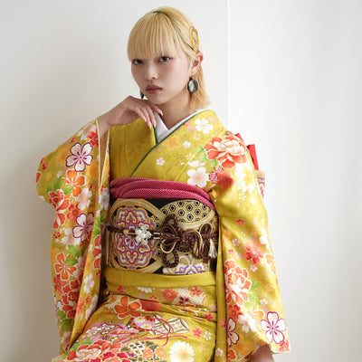 【レンタル】振袖 着物セット 正絹着物+正絹袋帯 成人式  晴れ着 記念撮影 往復送料無料 絵羽 からし色にレトロ牡丹（1000606000）