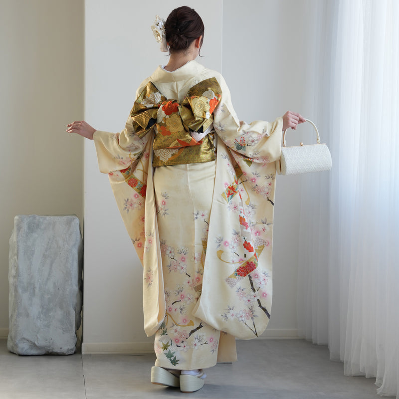 【レンタル】振袖 着物セット 正絹着物+正絹袋帯 成人式  晴れ着 記念撮影 往復送料無料 絵羽 クリームイエローの古典柄（1000617600）