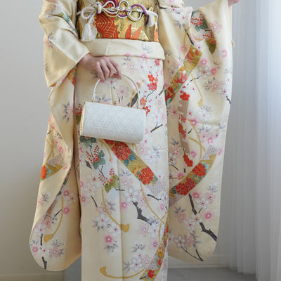 【レンタル】振袖 着物セット 正絹着物+正絹袋帯 成人式  晴れ着 記念撮影 往復送料無料 絵羽 クリームイエローの古典柄（1000617600）