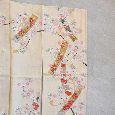 【レンタル】振袖 着物セット 正絹着物+正絹袋帯 成人式  晴れ着 記念撮影 往復送料無料 絵羽 クリームイエローの古典柄（1000617600）