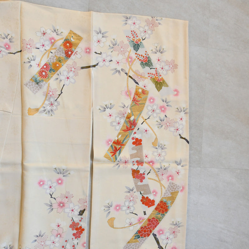 【レンタル】振袖 着物セット 正絹着物+正絹袋帯 成人式  晴れ着 記念撮影 往復送料無料 絵羽 クリームイエローの古典柄（1000617600）