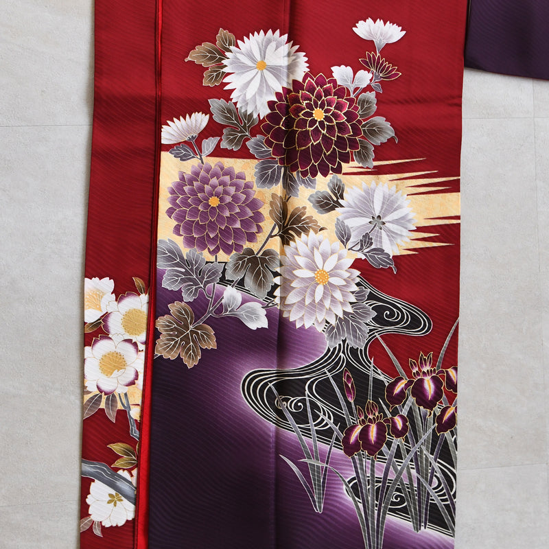 【レンタル】振袖 正絹着物+袋帯 21点セット 絵羽 赤と紫のぼかし流水に古典菊（1000625700）