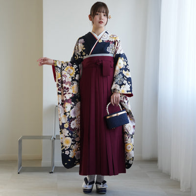 【レンタル】 袴 18点セット 紺地に豪華な古典花づくし 正絹振袖着物 袴91cm（身長153-158cm） ブーツ着用時165cmまで適応  卒業式 大学生にも（1014650711）