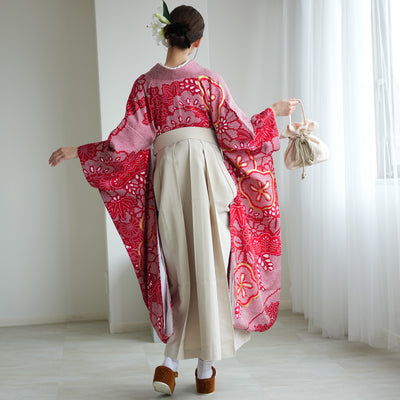 【レンタル】 袴 18点セット 赤地に絞り風の花文様 正絹振袖着物 袴91cm（身長153-158cm） ブーツ着用時165cmまで適応  卒業式 大学生にも（1014651411）