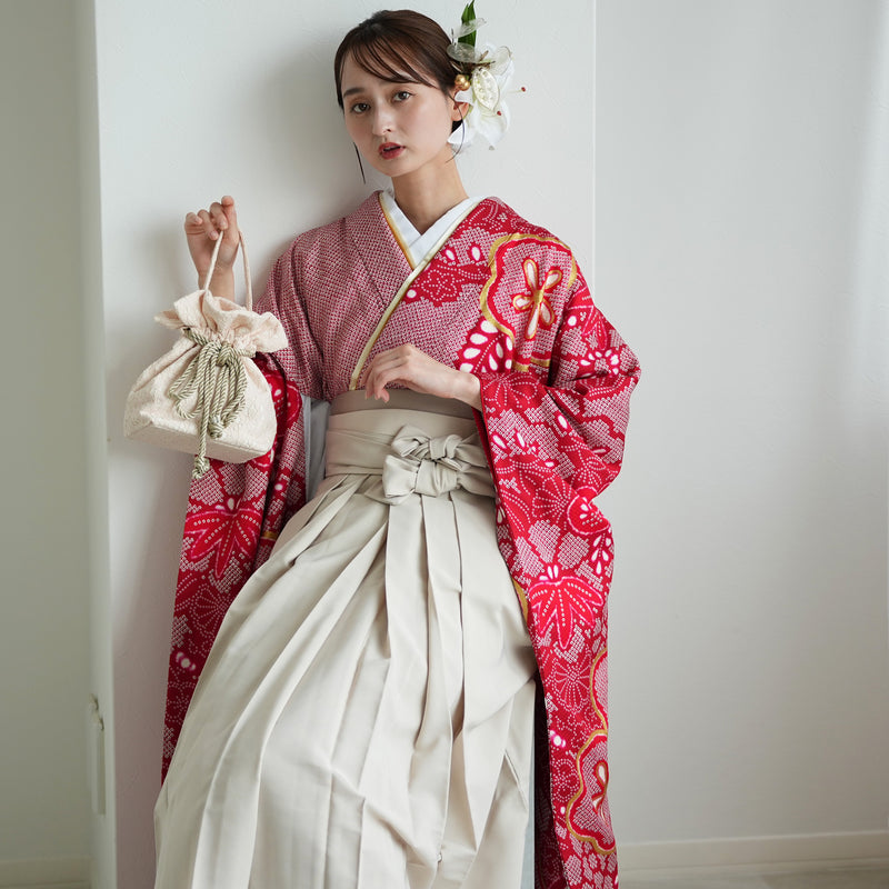 【レンタル】 袴 18点セット 赤地に絞り風の花文様 正絹振袖着物 袴91cm（身長153-158cm） ブーツ着用時165cmまで適応  卒業式 大学生にも（1014651411）