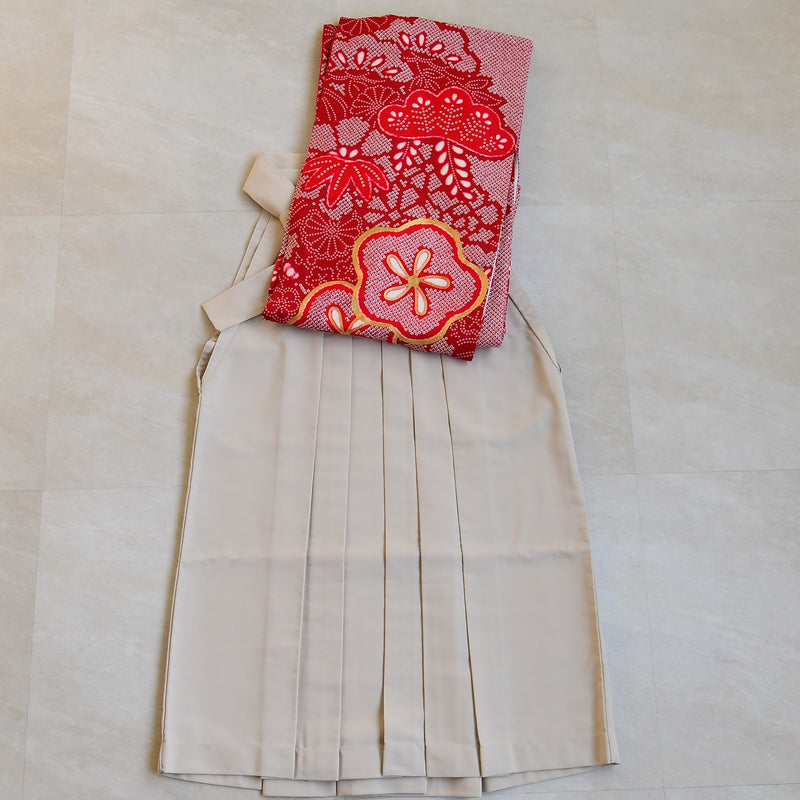 【レンタル】 袴 18点セット 赤地に絞り風の花文様 正絹振袖着物 袴91cm（身長153-158cm） ブーツ着用時165cmまで適応  卒業式 大学生にも（1014651411）
