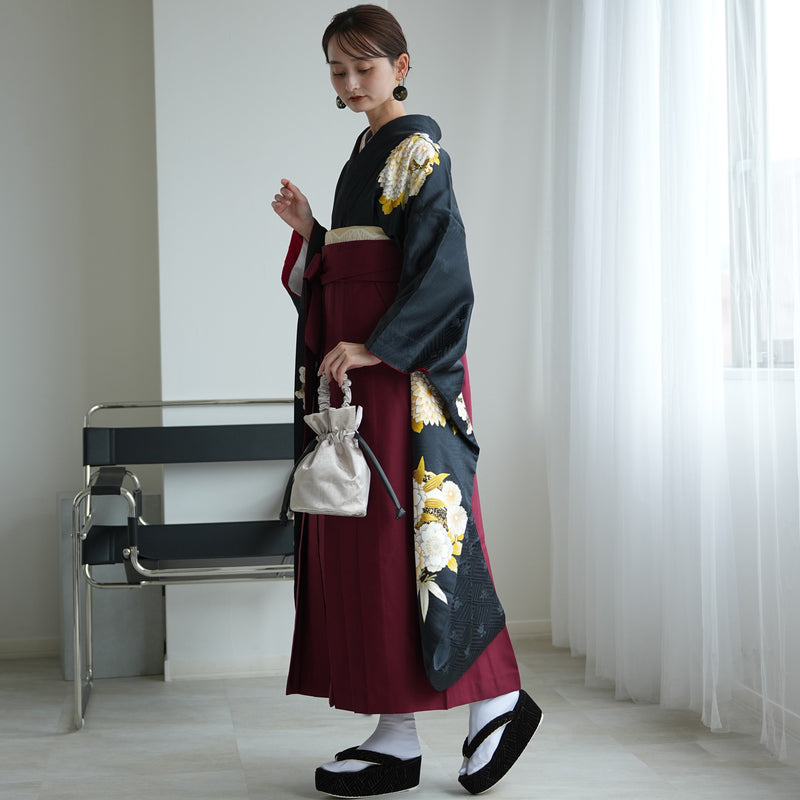 【レンタル】 袴 18点セット 黒地に華やか金彩と古典花 正絹振袖着物 袴91cm（身長153-158cm） ブーツ着用時165cmまで適応  卒業式 大学生にも（1014651911）