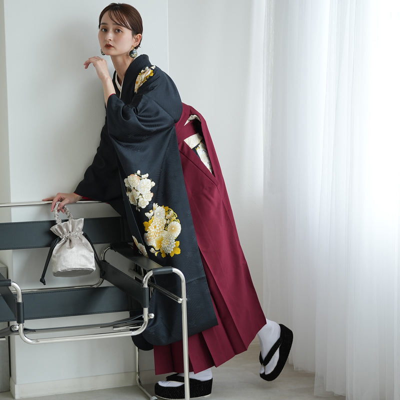 【レンタル】 袴 18点セット 黒地に華やか金彩と古典花 正絹振袖着物 袴91cm（身長153-158cm） ブーツ着用時165cmまで適応  卒業式 大学生にも（1014651911）