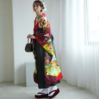 【レンタル】 袴 18点セット 赤地に鶴と菊の華やぎ古典柄 正絹振袖着物 袴91cm（身長153-158cm） ブーツ着用時165cmまで適応  卒業式 大学生にも（1014652111）