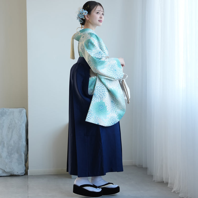 【レンタル】 袴 17点セット utatane 二尺袖着物  先染めベージュに清楚グリーンの糸菊  重ね衿縫い付済  卒業式 大学生 専門学生 （1020612301）