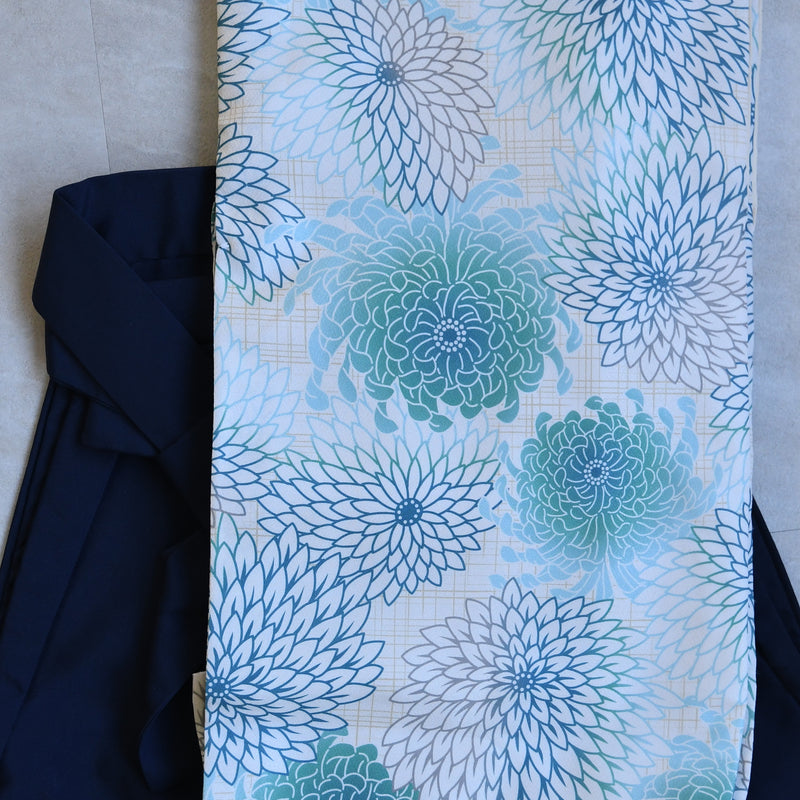 【レンタル】 袴 17点セット utatane 二尺袖着物  先染めベージュに清楚グリーンの糸菊  重ね衿縫い付済  卒業式 大学生 専門学生 （1020612301）