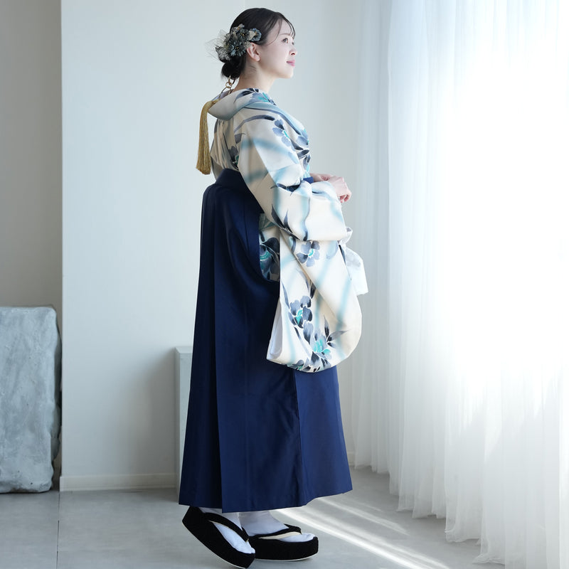 【レンタル】 袴 17点セット utatane 二尺袖着物  レトロホワイトに流れる美人花 袴91cm（身長153-158cm） 重ね衿縫い付済  卒業式 大学生 専門学生 （1020617101）