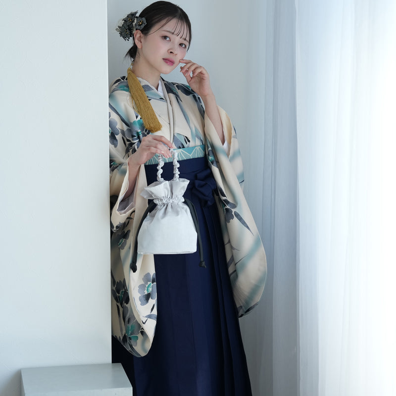 【レンタル】 袴 17点セット utatane 二尺袖着物  レトロホワイトに流れる美人花 袴91cm（身長153-158cm） 重ね衿縫い付済  卒業式 大学生 専門学生 （1020617101）