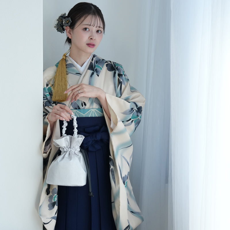 【レンタル】 袴 17点セット utatane 二尺袖着物  レトロホワイトに流れる美人花 袴91cm（身長153-158cm） 重ね衿縫い付済  卒業式 大学生 専門学生 （1020617101）