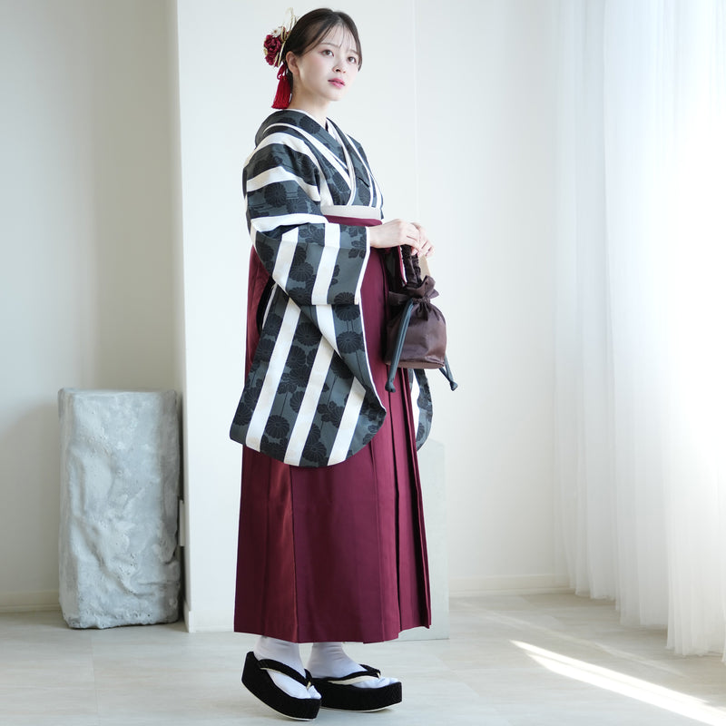 【レンタル】 袴 17点セット utatane 二尺袖着物  黒のはいからさん縞々と菊 袴91cm（身長153-158cm） 重ね衿縫い付済  卒業式 大学生 専門学生 （1020621501）