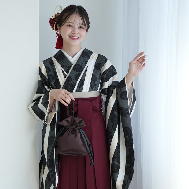 【レンタル】 袴 17点セット utatane 二尺袖着物  黒のはいからさん縞々と菊 袴91cm（身長153-158cm） 重ね衿縫い付済  卒業式 大学生 専門学生 （1020621501）