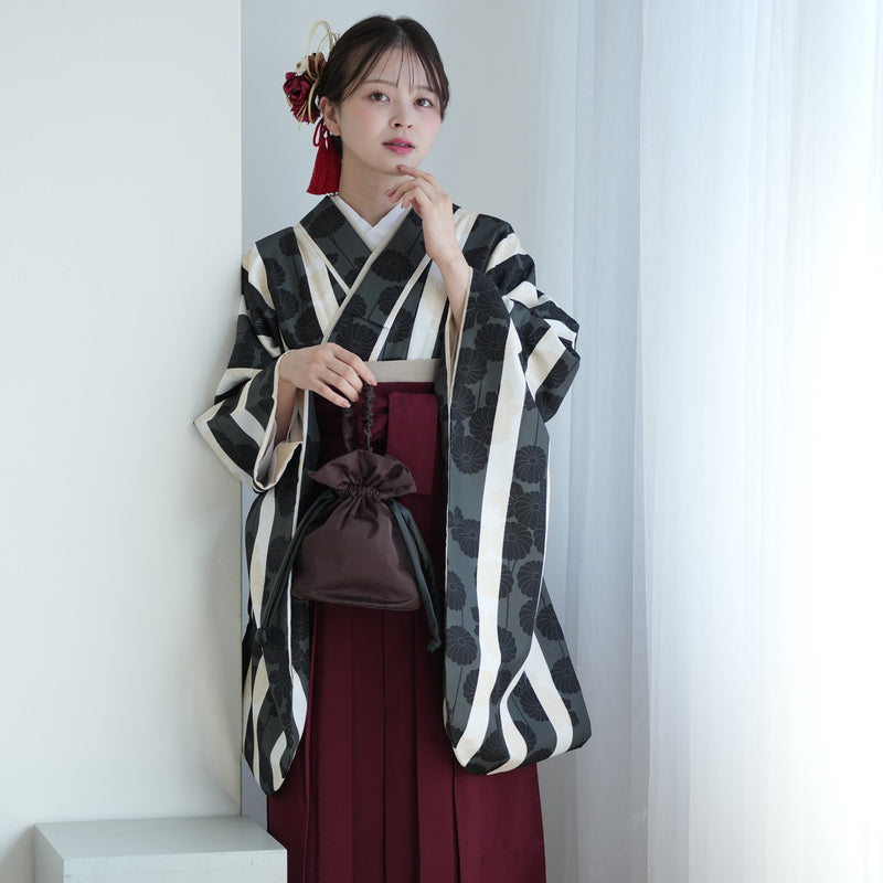 【レンタル】 袴 17点セット utatane 二尺袖着物  黒のはいからさん縞々と菊 袴91cm（身長153-158cm） 重ね衿縫い付済  卒業式 大学生 専門学生 （1020621501）