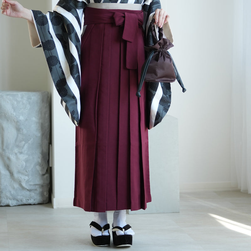 【レンタル】 袴 17点セット utatane 二尺袖着物  黒のはいからさん縞々と菊 袴91cm（身長153-158cm） 重ね衿縫い付済  卒業式 大学生 専門学生 （1020621501）