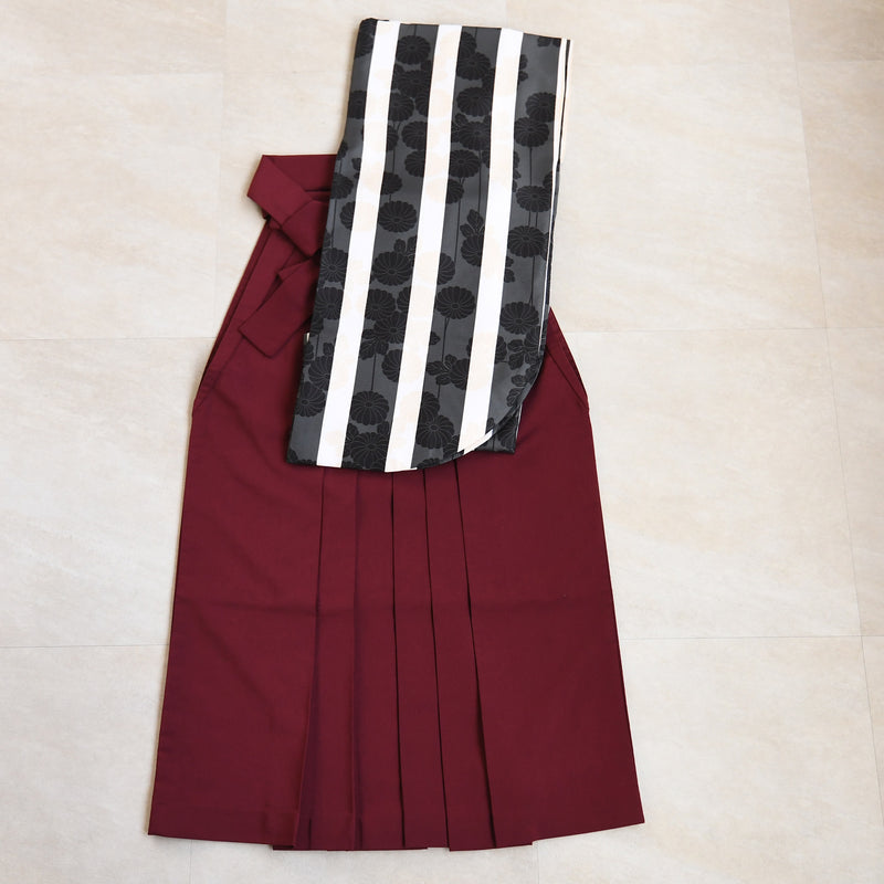 【レンタル】 袴 17点セット utatane 二尺袖着物  黒のはいからさん縞々と菊 袴91cm（身長153-158cm） 重ね衿縫い付済  卒業式 大学生 専門学生 （1020621501）