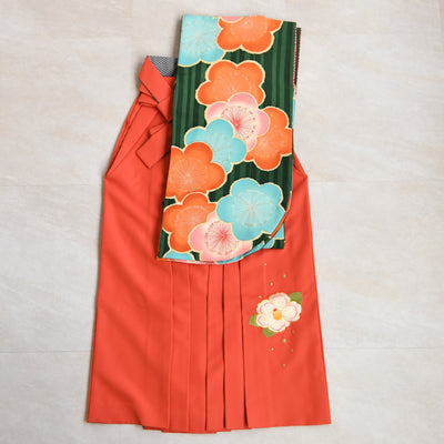 【レンタル】 袴 17点セット  九重 二尺袖着物 グリーンにオレンジと水色の大きな梅  重ね衿縫い付済  卒業式 大学生 専門学生（1020649101）