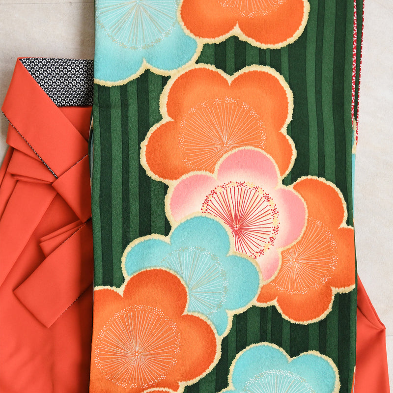 【レンタル】 袴 17点セット  九重 二尺袖着物 グリーンにオレンジと水色の大きな梅  重ね衿縫い付済  卒業式 大学生 専門学生（1020649101）