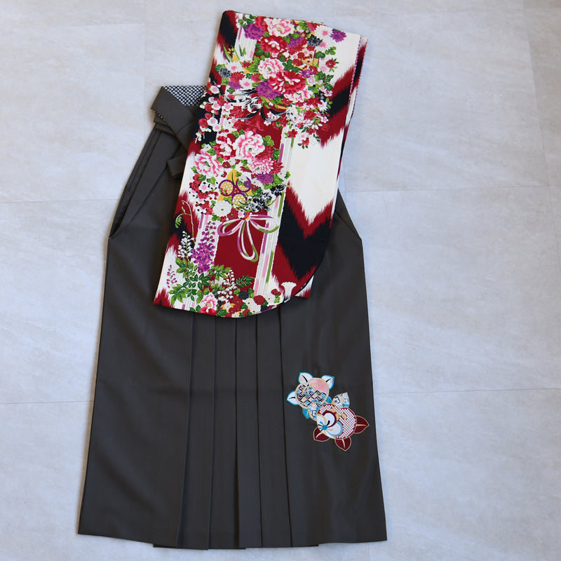 【レンタル】九重 2尺袖 袴 17点セット 91-99cm 日本製 レトロモダン系 花くす玉 赤系（1020654801）