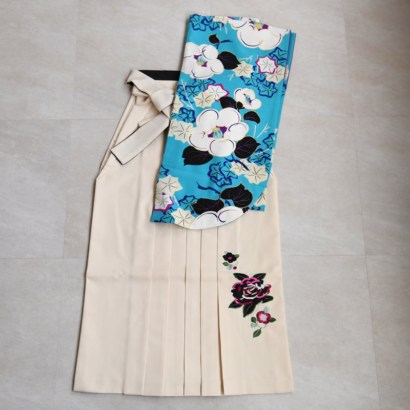 【レンタル】紅一点 2尺袖 袴 17点セット 91-99cm 日本製 レトロモダン系 椿 水色系（1020655601）