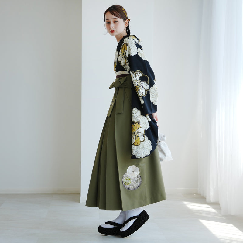 【レンタル】 袴 17点セット JAPAN STYLE×中村里砂 二尺袖着物 黒地にレトロねじり梅 重ね衿縫い付済  卒業式 大学生 専門学生（1020722012）