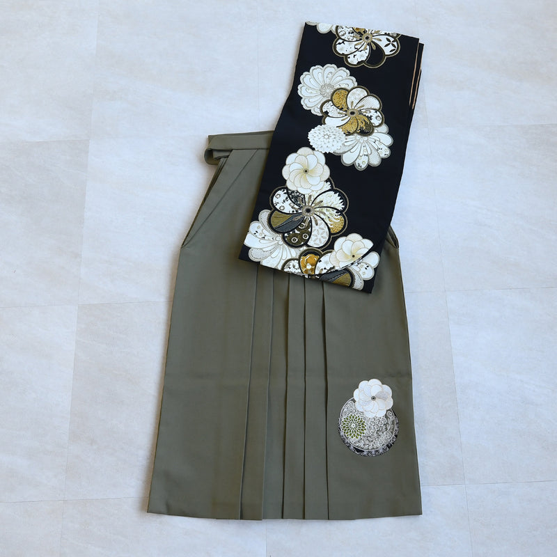 【レンタル】 袴 17点セット JAPAN STYLE×中村里砂 二尺袖着物 黒地にレトロねじり梅 重ね衿縫い付済  卒業式 大学生 専門学生（1020722012）