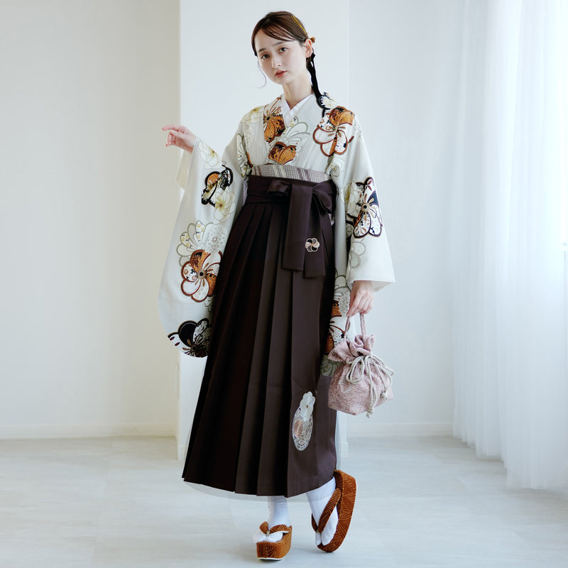 【レンタル】 袴 17点セット JAPAN STYLE×中村里砂 二尺袖着物 グレージュにレトロねじり梅 重ね衿縫い付済  卒業式 大学生 専門学生（1020722112）