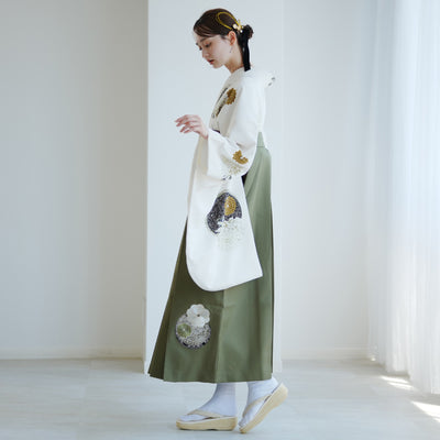 【レンタル】 袴 17点セット JAPAN STYLE×中村里砂 二尺袖着物 肩身替わり・クリームに菊絵皿 重ね衿縫い付済  卒業式 大学生 専門学生（1020722312）