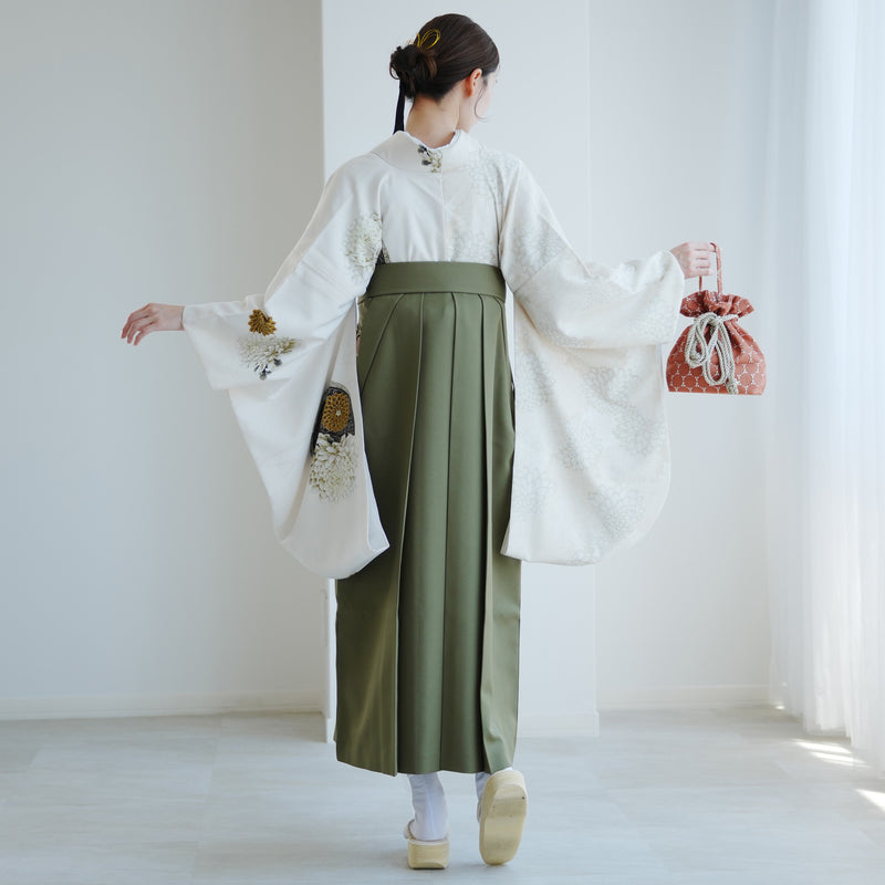 【レンタル】 袴 17点セット JAPAN STYLE×中村里砂 二尺袖着物 肩身替わり・クリームに菊絵皿 重ね衿縫い付済  卒業式 大学生 専門学生（1020722312）