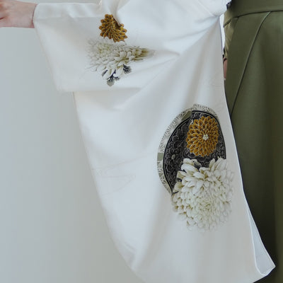 【レンタル】 袴 17点セット JAPAN STYLE×中村里砂 二尺袖着物 肩身替わり・クリームに菊絵皿 重ね衿縫い付済  卒業式 大学生 専門学生（1020722312）