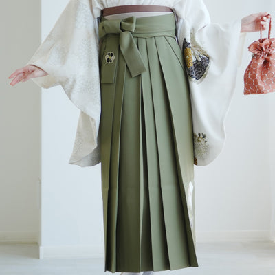 【レンタル】 袴 17点セット JAPAN STYLE×中村里砂 二尺袖着物 肩身替わり・クリームに菊絵皿 重ね衿縫い付済  卒業式 大学生 専門学生（1020722312）