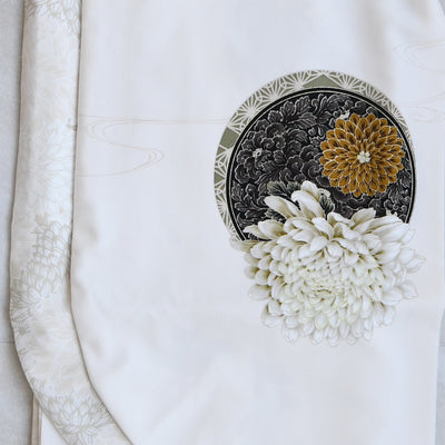 【レンタル】 袴 17点セット JAPAN STYLE×中村里砂 二尺袖着物 肩身替わり・クリームに菊絵皿 重ね衿縫い付済  卒業式 大学生 専門学生（1020722312）