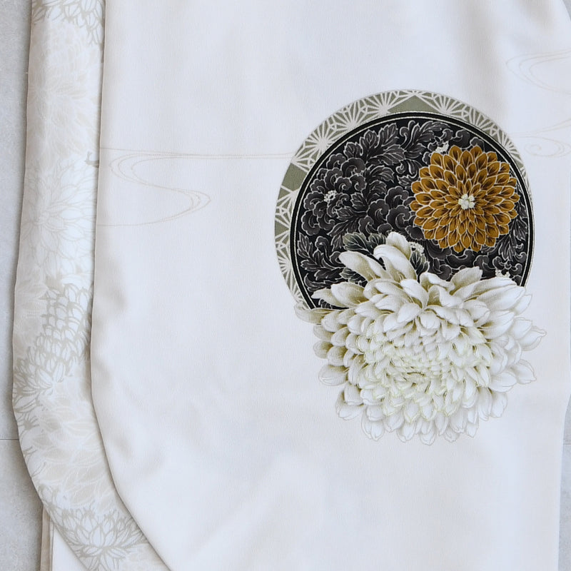 【レンタル】 袴 17点セット JAPAN STYLE×中村里砂 二尺袖着物 肩身替わり・クリームに菊絵皿 重ね衿縫い付済  卒業式 大学生 専門学生（1020722312）