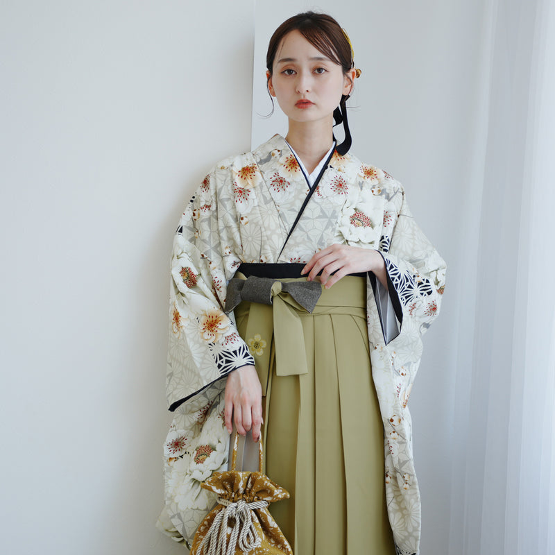 【レンタル】 袴 17点セット JAPAN STYLE×中村里砂 二尺袖着物 グレージュに牡丹と八重桜 重ね衿縫い付済  卒業式 大学生 専門学生（1020726601）