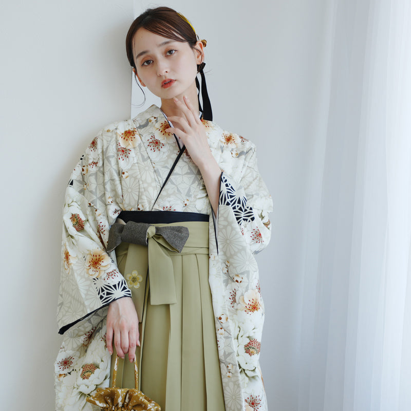 【レンタル】 袴 17点セット JAPAN STYLE×中村里砂 二尺袖着物 グレージュに牡丹と八重桜 重ね衿縫い付済  卒業式 大学生 専門学生（1020726601）