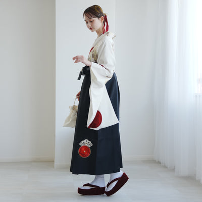 【レンタル】 袴 17点セット JAPAN STYLE×中村里砂 二尺袖着物 ブラウンと白の肩身替わり・梅丸文 重ね衿縫い付済  卒業式 大学生 専門学生（1020726701）