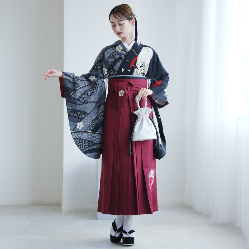【レンタル】 袴 17点セット JAPAN STYLE×中村里砂 二尺袖着物 黒とグレーの肩身替わり・梅丸文 重ね衿縫い付済  卒業式 大学生 専門学生（1020726801）